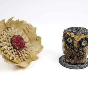 Flor y Búho hechos con semillas y fibras