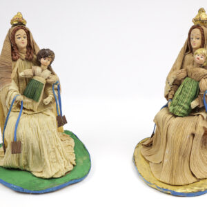 Virgen con Niño en fibra natural – arte religioso hecho a mano