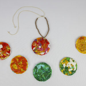 Collar Artesanal Circular en Material Reciclado Multicolor