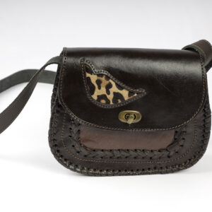 Bolso Artesanal en Cuero con Detalles Trenzados y Diseño Animal Print Exclusivo