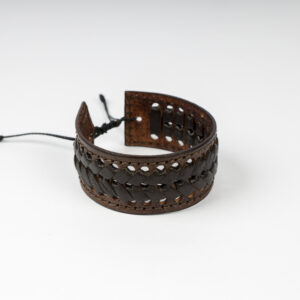 Pulsera artesanal en cuero trenzado ajustable – estilo rústico elegante