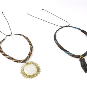 Collares Artesanales Tejidos con Dijes Naturales – Joyería Étnica Hecha a Mano