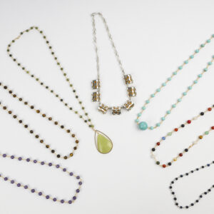 Collares Artesanales en Piedras Naturales – Elegancia Única Hecha a Mano