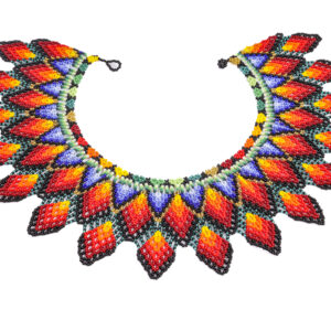Collar Artesanal en Mostacilla Multicolor Diseño Alas Étnicas Hecho a Mano