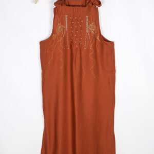 Vestido artesanal en lino color terracota con bordado a mano