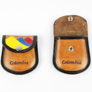 Monedero Artesanal en Cuero Pintado a Mano – Souvenir Colombia Exclusivo